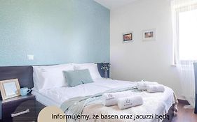 Sztutowo Lazurowy Dwor - Apartamenty Oraz Pokoje Z Basenem I Parkingiem